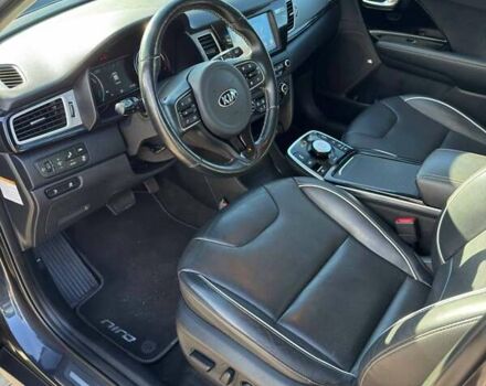 Чорний Кіа Niro, об'ємом двигуна 0 л та пробігом 137 тис. км за 22000 $, фото 7 на Automoto.ua