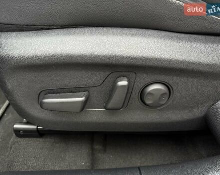 Чорний Кіа Niro, об'ємом двигуна 0 л та пробігом 165 тис. км за 18800 $, фото 17 на Automoto.ua