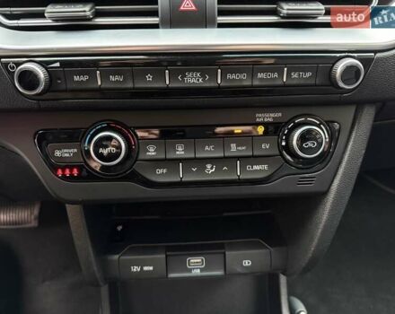 Чорний Кіа Niro, об'ємом двигуна 0 л та пробігом 165 тис. км за 18800 $, фото 20 на Automoto.ua