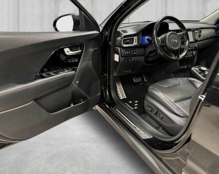 Чорний Кіа Niro, об'ємом двигуна 0 л та пробігом 155 тис. км за 13700 $, фото 10 на Automoto.ua