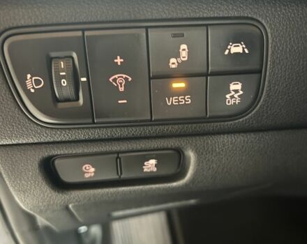 Чорний Кіа Niro, об'ємом двигуна 0 л та пробігом 141 тис. км за 17400 $, фото 6 на Automoto.ua