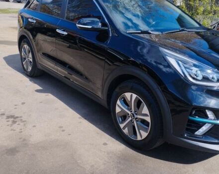 Чорний Кіа Niro, об'ємом двигуна 0 л та пробігом 100 тис. км за 18000 $, фото 3 на Automoto.ua