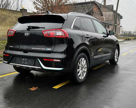 Чорний Кіа Niro, об'ємом двигуна 1.58 л та пробігом 125 тис. км за 13000 $, фото 5 на Automoto.ua