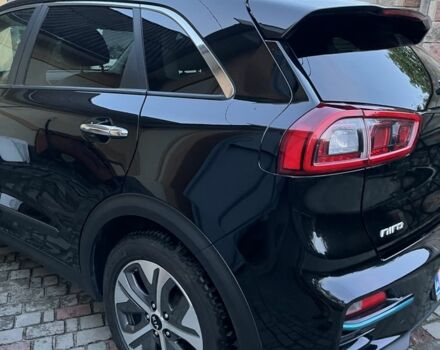 Чорний Кіа Niro, об'ємом двигуна 0 л та пробігом 105 тис. км за 17999 $, фото 3 на Automoto.ua