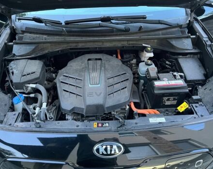 Чорний Кіа Niro, об'ємом двигуна 0 л та пробігом 153 тис. км за 18500 $, фото 7 на Automoto.ua