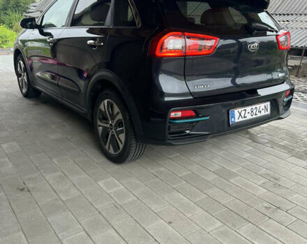 Чорний Кіа Niro, об'ємом двигуна 0 л та пробігом 138 тис. км за 17900 $, фото 4 на Automoto.ua