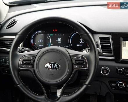 Чорний Кіа Niro, об'ємом двигуна 0 л та пробігом 112 тис. км за 18200 $, фото 22 на Automoto.ua