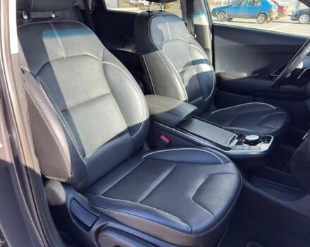 Чорний Кіа Niro, об'ємом двигуна 0 л та пробігом 137 тис. км за 22000 $, фото 9 на Automoto.ua