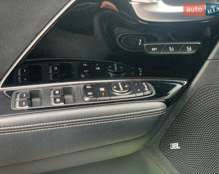 Чорний Кіа Niro, об'ємом двигуна 0 л та пробігом 159 тис. км за 17999 $, фото 8 на Automoto.ua