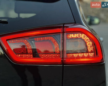 Чорний Кіа Niro, об'ємом двигуна 0 л та пробігом 93 тис. км за 18700 $, фото 28 на Automoto.ua