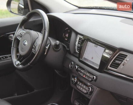 Чорний Кіа Niro, об'ємом двигуна 0 л та пробігом 78 тис. км за 19799 $, фото 56 на Automoto.ua