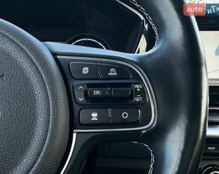 Чорний Кіа Niro, об'ємом двигуна 0 л та пробігом 68 тис. км за 24200 $, фото 45 на Automoto.ua