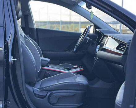 Чорний Кіа Niro, об'ємом двигуна 0 л та пробігом 98 тис. км за 19400 $, фото 26 на Automoto.ua