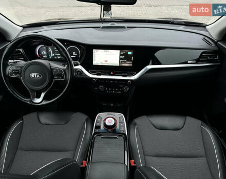 Чорний Кіа Niro, об'ємом двигуна 0 л та пробігом 130 тис. км за 18300 $, фото 47 на Automoto.ua