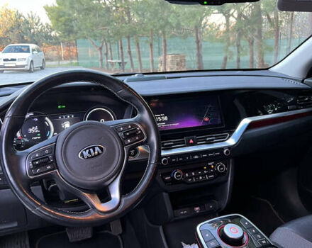 Чорний Кіа Niro, об'ємом двигуна 0 л та пробігом 149 тис. км за 18999 $, фото 10 на Automoto.ua
