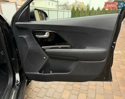 Чорний Кіа Niro, об'ємом двигуна 0 л та пробігом 89 тис. км за 20799 $, фото 71 на Automoto.ua