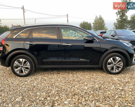 Чорний Кіа Niro, об'ємом двигуна 0 л та пробігом 64 тис. км за 23700 $, фото 24 на Automoto.ua