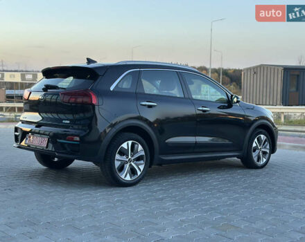 Чорний Кіа Niro, об'ємом двигуна 0 л та пробігом 98 тис. км за 19400 $, фото 6 на Automoto.ua