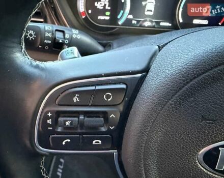 Чорний Кіа Niro, об'ємом двигуна 0 л та пробігом 69 тис. км за 21500 $, фото 30 на Automoto.ua