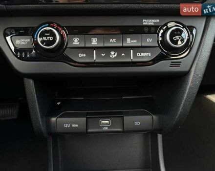 Чорний Кіа Niro, об'ємом двигуна 0 л та пробігом 69 тис. км за 23200 $, фото 57 на Automoto.ua