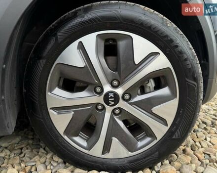 Чорний Кіа Niro, об'ємом двигуна 0 л та пробігом 69 тис. км за 23200 $, фото 26 на Automoto.ua