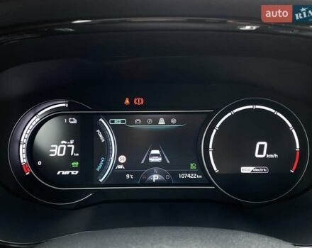 Чорний Кіа Niro, об'ємом двигуна 0 л та пробігом 107 тис. км за 22400 $, фото 35 на Automoto.ua