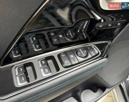 Чорний Кіа Niro, об'ємом двигуна 0 л та пробігом 89 тис. км за 22990 $, фото 18 на Automoto.ua