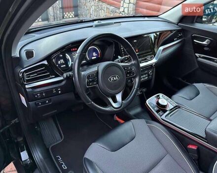 Чорний Кіа Niro, об'ємом двигуна 0 л та пробігом 126 тис. км за 19500 $, фото 21 на Automoto.ua