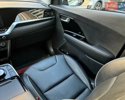 Черный Киа Niro, объемом двигателя 0 л и пробегом 105 тыс. км за 20500 $, фото 91 на Automoto.ua