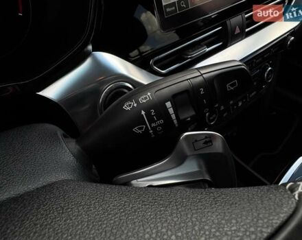 Чорний Кіа Niro, об'ємом двигуна 0 л та пробігом 69 тис. км за 23200 $, фото 43 на Automoto.ua