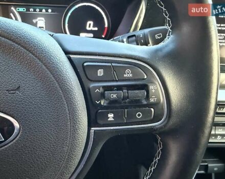 Чорний Кіа Niro, об'ємом двигуна 0 л та пробігом 69 тис. км за 21500 $, фото 29 на Automoto.ua