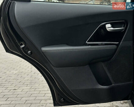 Чорний Кіа Niro, об'ємом двигуна 0 л та пробігом 130 тис. км за 18300 $, фото 43 на Automoto.ua