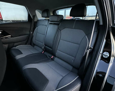 Чорний Кіа Niro, об'ємом двигуна 0 л та пробігом 98 тис. км за 19400 $, фото 25 на Automoto.ua