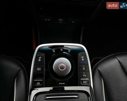 Чорний Кіа Niro, об'ємом двигуна 0 л та пробігом 107 тис. км за 22400 $, фото 10 на Automoto.ua