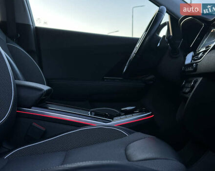 Чорний Кіа Niro, об'ємом двигуна 0 л та пробігом 98 тис. км за 19400 $, фото 44 на Automoto.ua