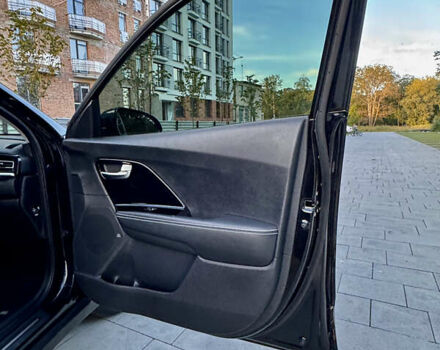 Киа Niro 2020 в Самборе на Automoto.ua Черный Киа Niro, объемом двигателя 0 л и пробегом 78 тыс. км за 21499 $, фото 56 на Automoto.ua
