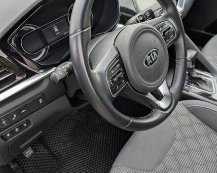 Черный Киа Niro, объемом двигателя 1.58 л и пробегом 33 тыс. км за 22600 $, фото 7 на Automoto.ua