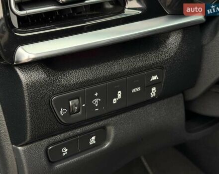 Чорний Кіа Niro, об'ємом двигуна 0 л та пробігом 89 тис. км за 20799 $, фото 48 на Automoto.ua