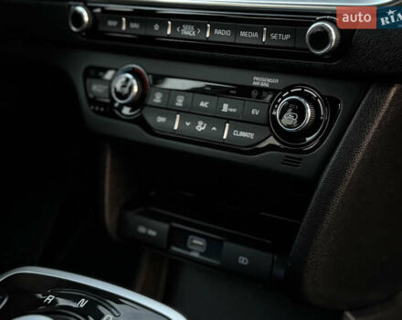 Черный Киа Niro, объемом двигателя 0 л и пробегом 142 тыс. км за 18900 $, фото 65 на Automoto.ua