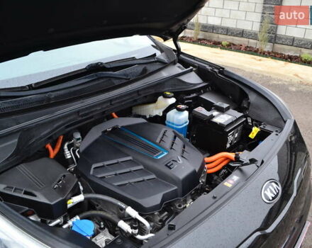 Чорний Кіа Niro, об'ємом двигуна 0 л та пробігом 169 тис. км за 18450 $, фото 76 на Automoto.ua