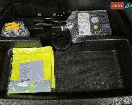 Чорний Кіа Niro, об'ємом двигуна 0 л та пробігом 130 тис. км за 18300 $, фото 34 на Automoto.ua