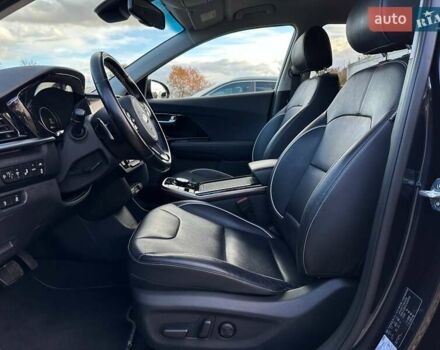 Чорний Кіа Niro, об'ємом двигуна 0 л та пробігом 68 тис. км за 24200 $, фото 35 на Automoto.ua