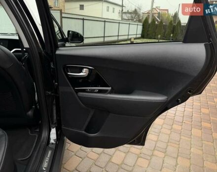 Чорний Кіа Niro, об'ємом двигуна 0 л та пробігом 89 тис. км за 20799 $, фото 68 на Automoto.ua