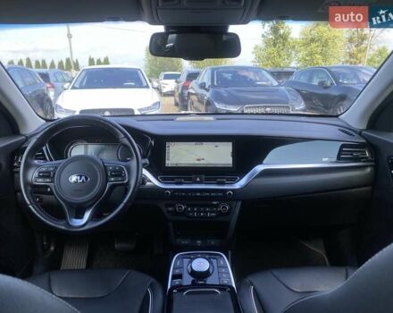Чорний Кіа Niro, об'ємом двигуна 0 л та пробігом 131 тис. км за 21500 $, фото 26 на Automoto.ua