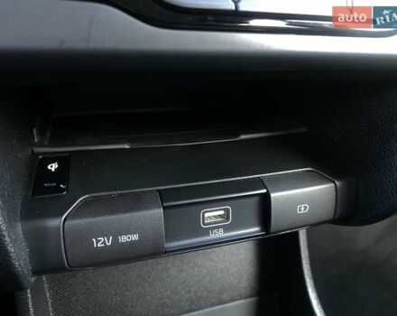 Чорний Кіа Niro, об'ємом двигуна 0 л та пробігом 131 тис. км за 21500 $, фото 5 на Automoto.ua