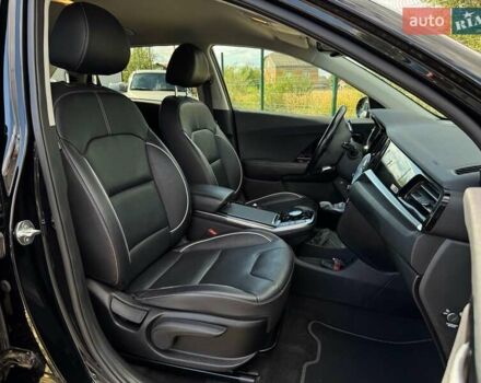 Чорний Кіа Niro, об'ємом двигуна 0 л та пробігом 69 тис. км за 23200 $, фото 79 на Automoto.ua