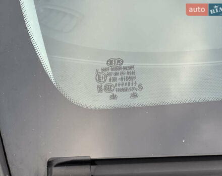 Чорний Кіа Niro, об'ємом двигуна 0 л та пробігом 140 тис. км за 17999 $, фото 23 на Automoto.ua