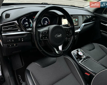 Чорний Кіа Niro, об'ємом двигуна 0 л та пробігом 130 тис. км за 18300 $, фото 40 на Automoto.ua