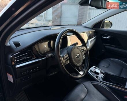 Чорний Кіа Niro, об'ємом двигуна 0 л та пробігом 69 тис. км за 21500 $, фото 19 на Automoto.ua