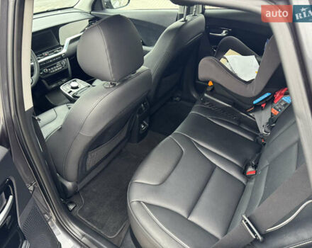 Чорний Кіа Niro, об'ємом двигуна 0 л та пробігом 146 тис. км за 17100 $, фото 5 на Automoto.ua